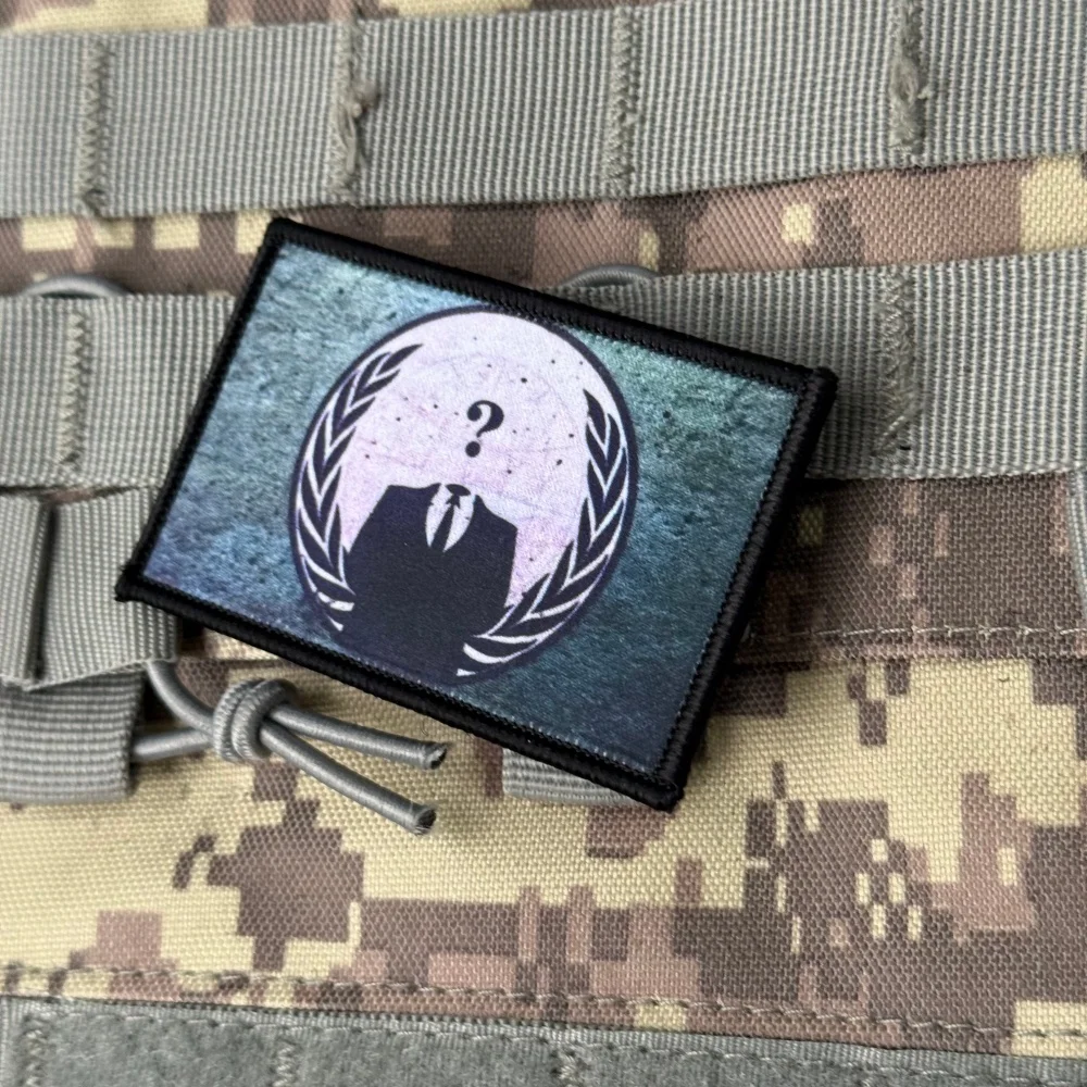 Parche táctico con velcro figura misteriosa impresa para mochila - imagen 5