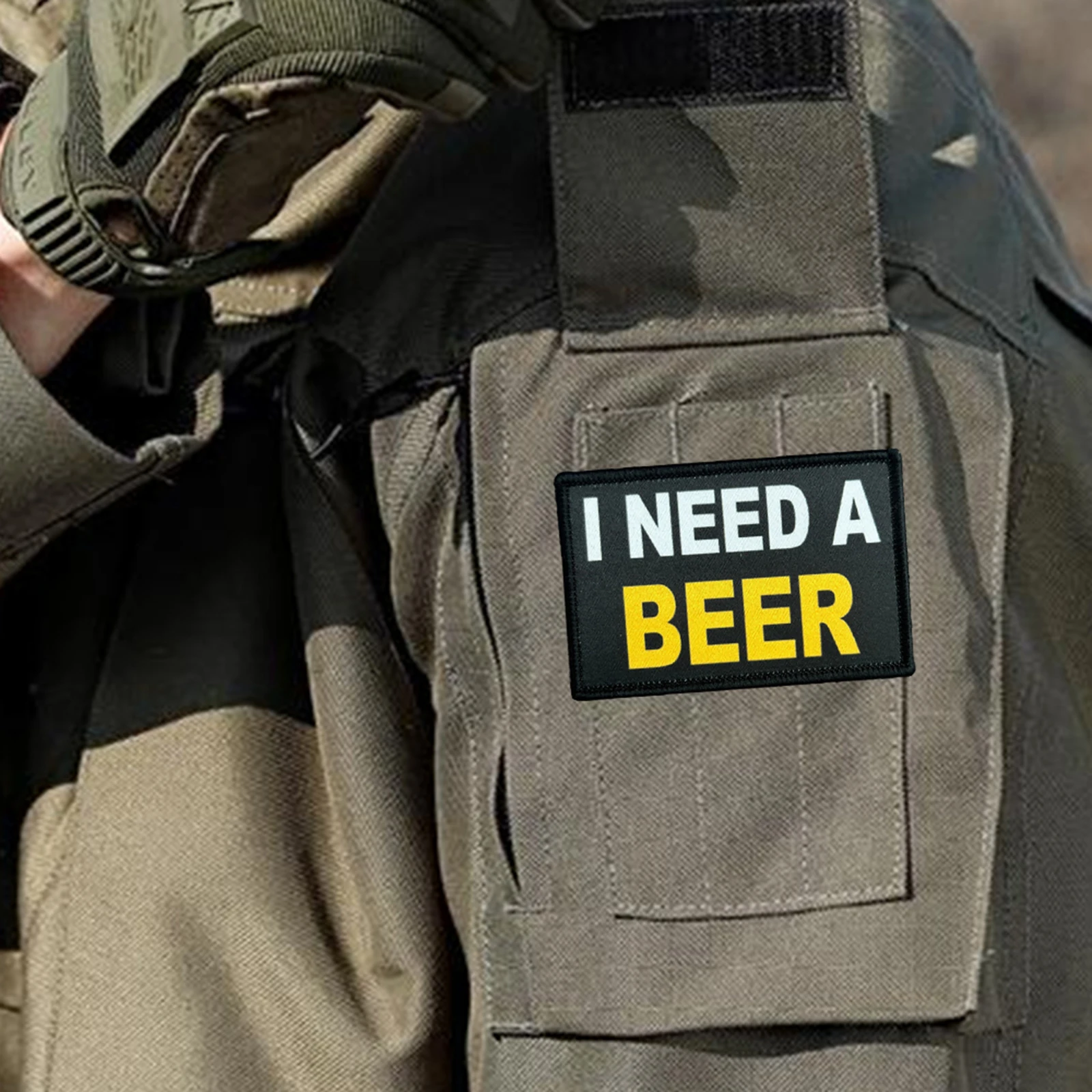 I Need A Beer – Parche táctico velcro para mochila y equipamiento - imagen 3