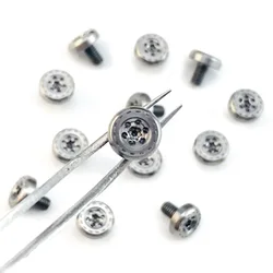 Tornillos de titanio Torx de cabeza de botón y remaches