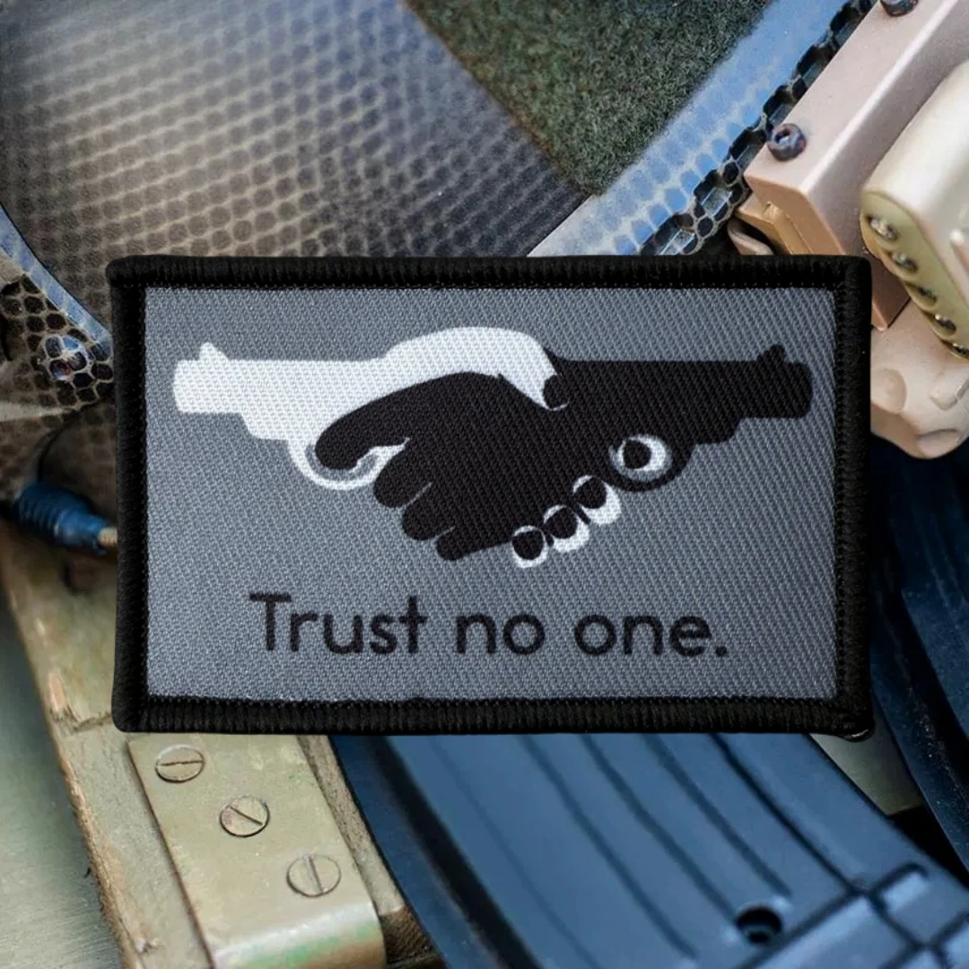 Trust No One Parche Velcro táctico MOLLE para chaleco y mochila - imagen 3