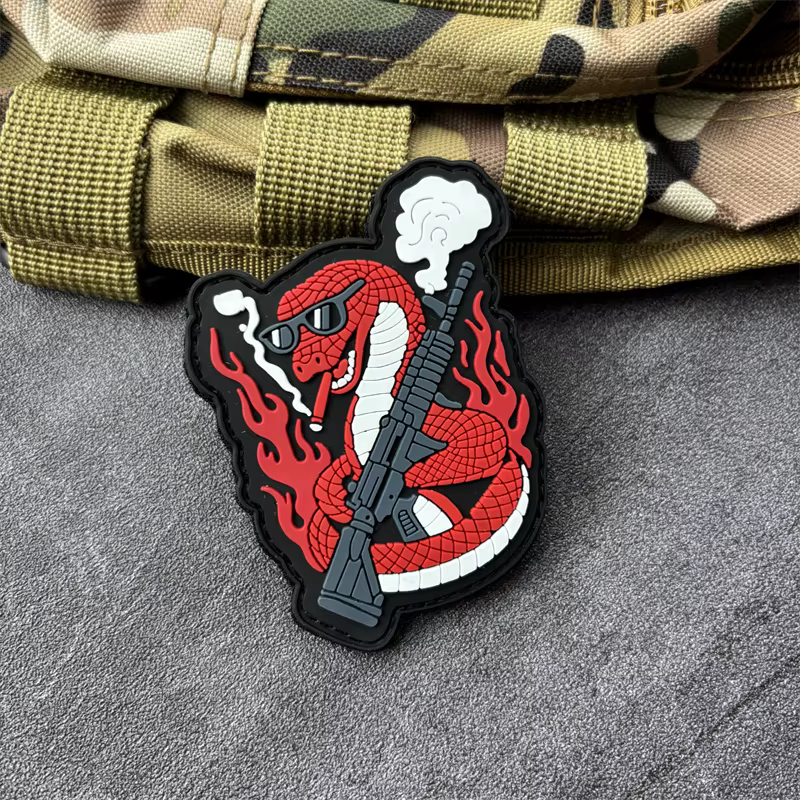 Parche táctico PVC serpiente roja velcro gancho y bucle militar