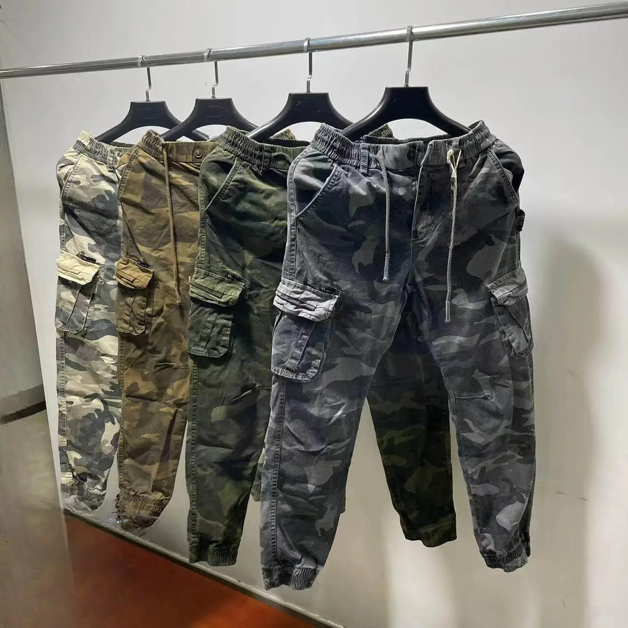 Pantalón camuflaje táctico workwear slim fit con cordones en tobillo - imagen 2