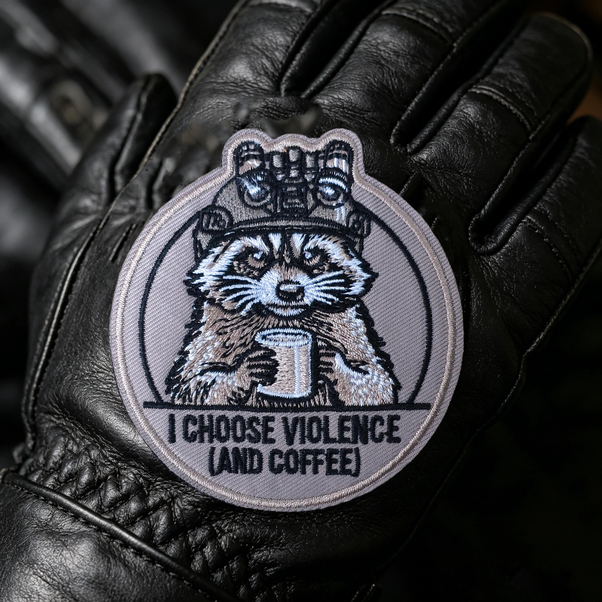 Parche bordado mapache 'Elijo café' gancho y bucle tácticos - imagen 3