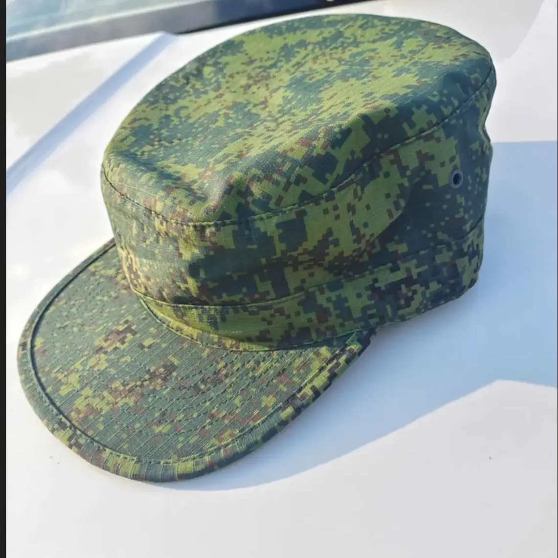Detalle del tejido de camuflaje EMR verde