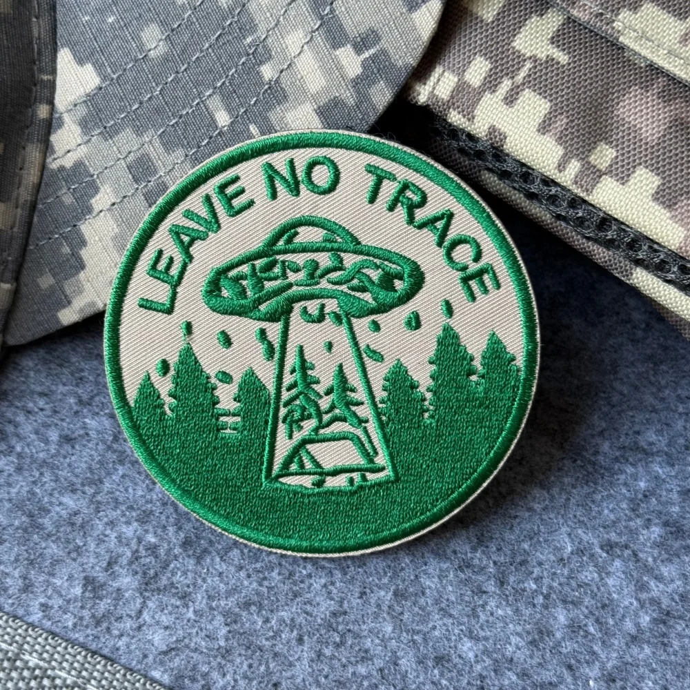 Parche táctico militar con texto Deja No Rastro, gancho y bucle - imagen 3