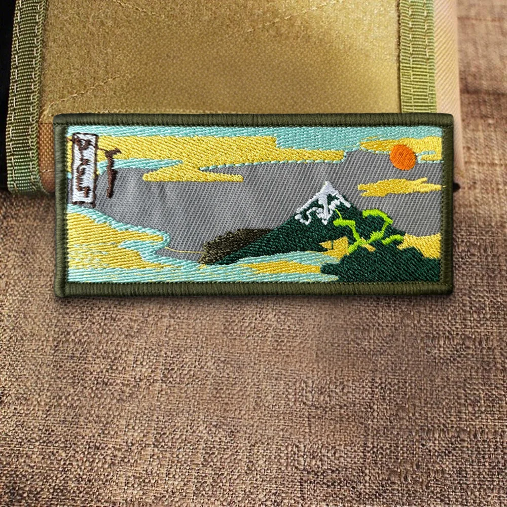 Parche militar bordado Monte Fuji con velcro para brazalete - imagen 2