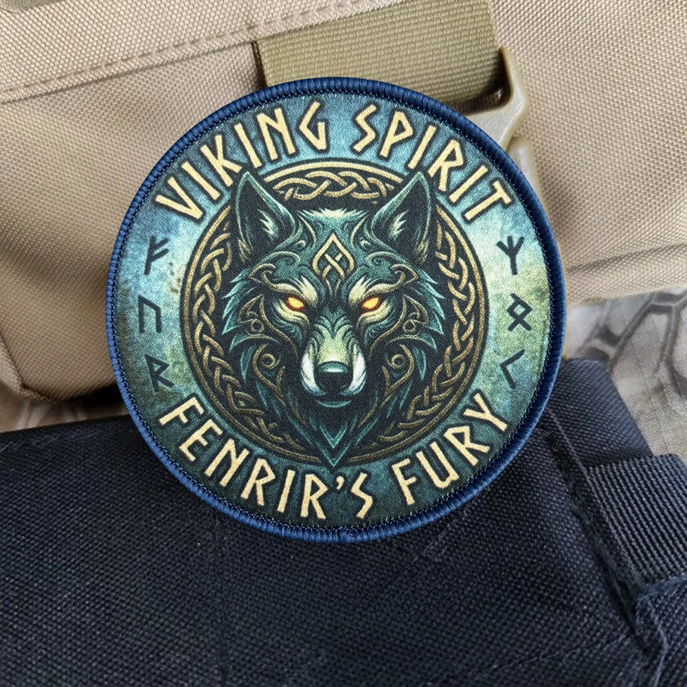 Parche táctico vikingo Fenrir con runas nórdicas gancho y bucle - imagen 3