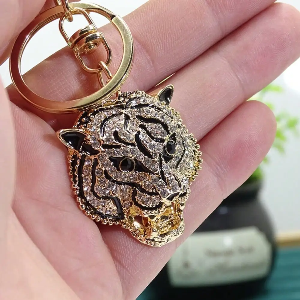 Llavero metálico leopardo con colgante de pedrería para bolso - imagen 4