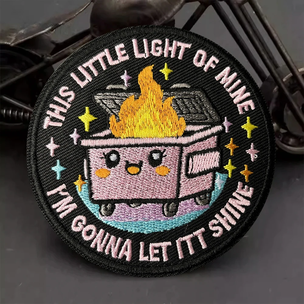 Parche bordado con diseño de fuego y contenedor de basura