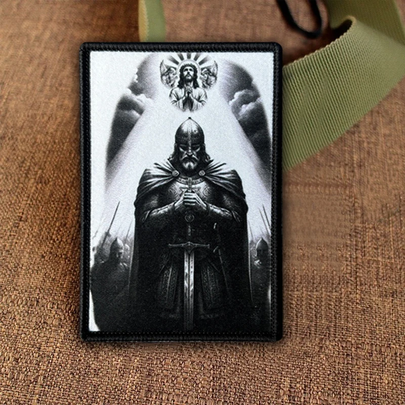 Parche táctico templario cruzado con velcro para mochila - imagen 3