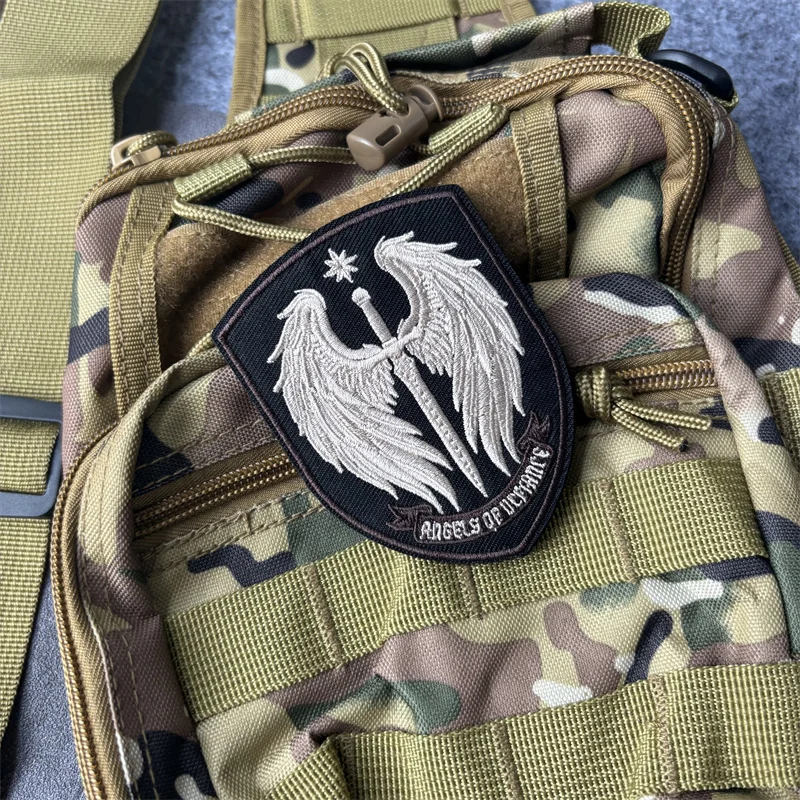 Parche táctico bordado alas espada militar para mochila con velcro - imagen 5