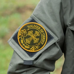 Parche emblema cruz templaria bordada con velcro para mochila