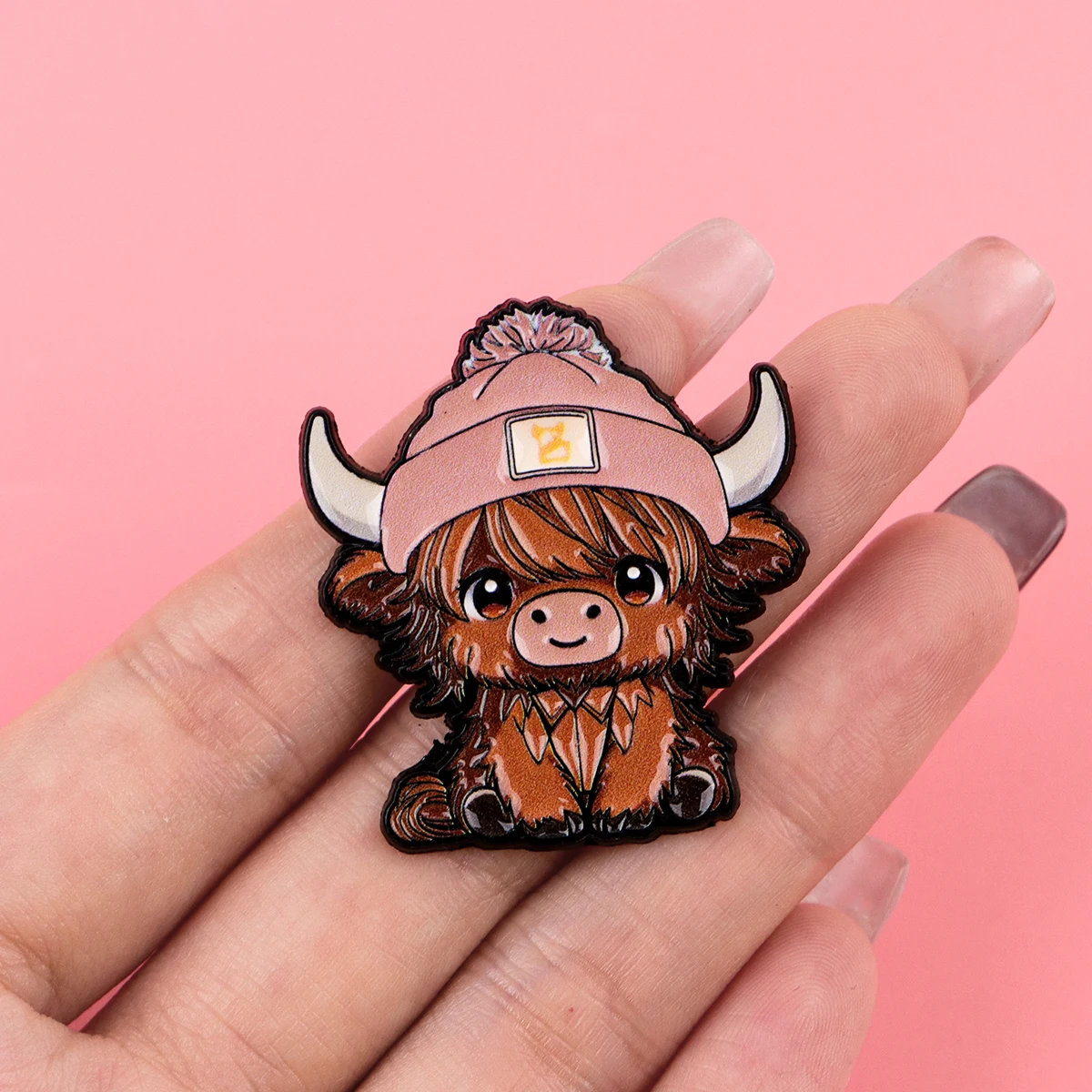 Pin puesto en una mochila azul