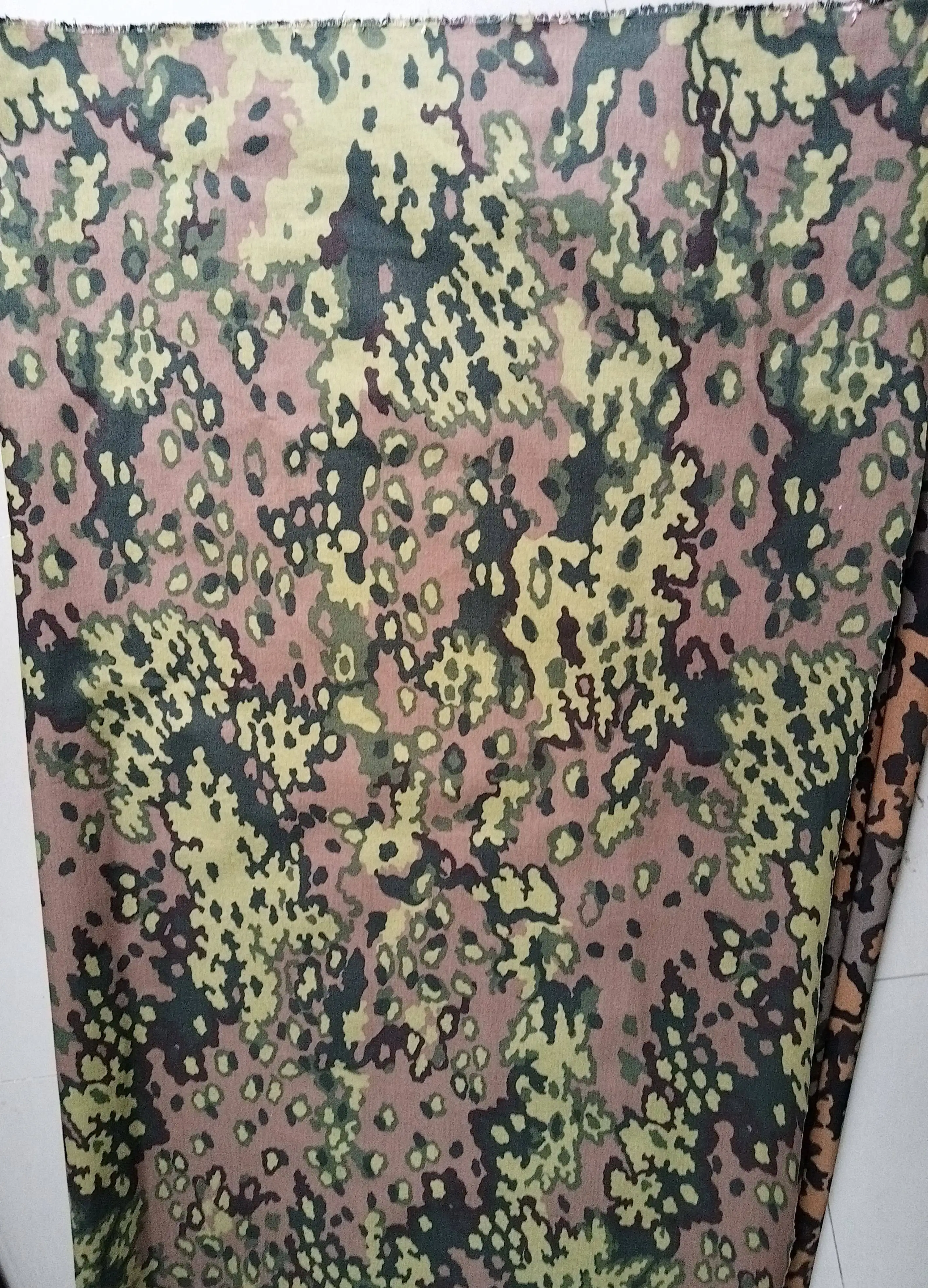Tela camuflaje doble cara hoja roble alemán algodón para manualidades - imagen 4