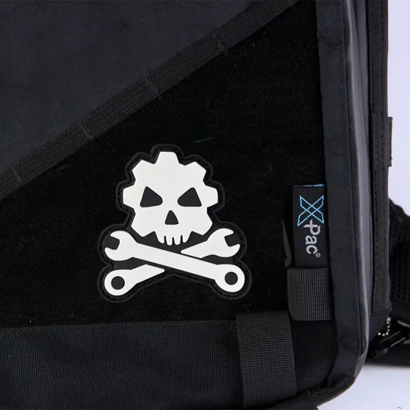 Parche táctico PVC 3D calavera mecánica con velcro para mochila - imagen 2