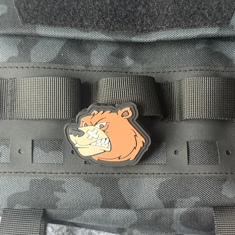 Parche táctico PVC goma – Oso Enojado, navaja suiza y velcro - imagen 4