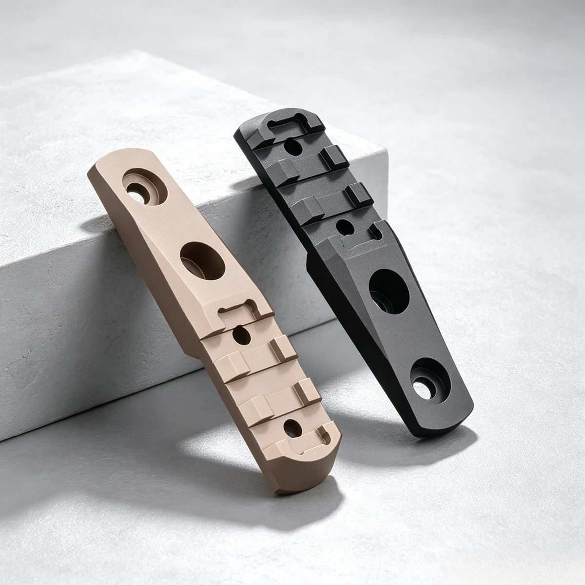 Base de montaje metálica para linterna táctica M&K M300/M600 - imagen 2