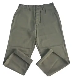 Pantalones cargo verde militar inspirados en la Segunda Guerra Mundial