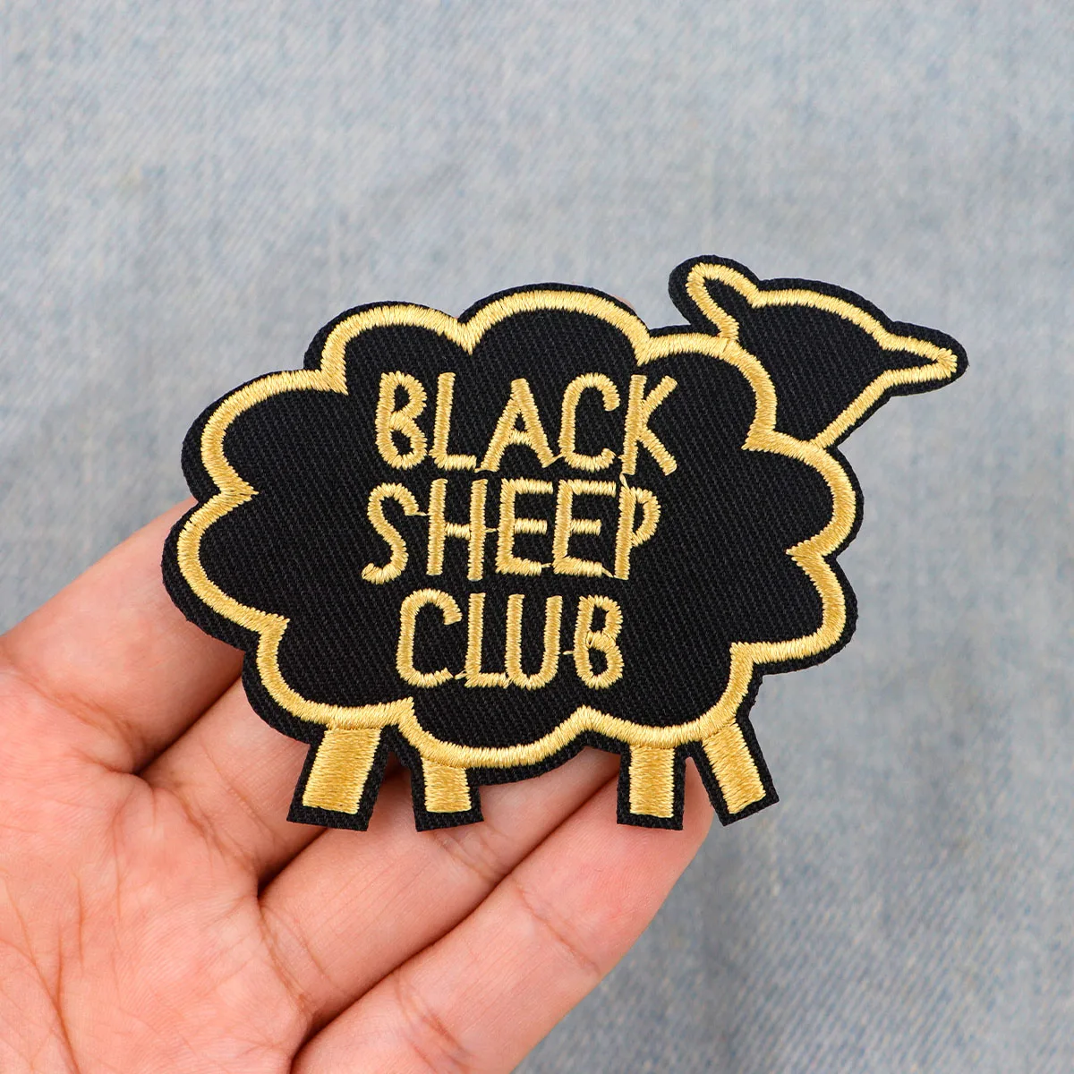 Parche bordado Club de Ovejas Negras - citas divertidas para ropa - imagen 5