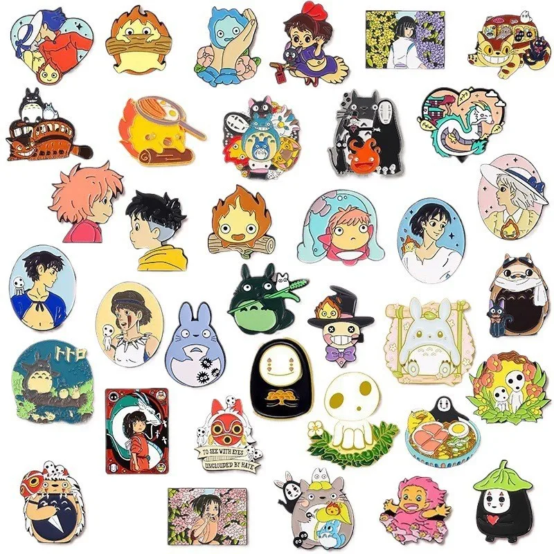 Broches metálicos tipo insignia con personajes