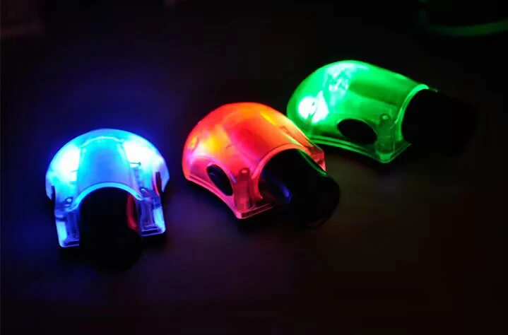 Linterna táctica de supervivencia con estrobo rojo, verde y azul