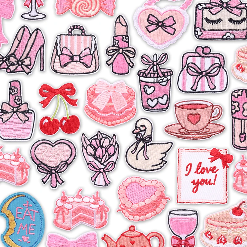 Parche termoadhesivo coquette rosa con lazos, pasteles y lápices