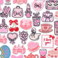 Parche termoadhesivo coquette rosa con lazos, pasteles y lápices