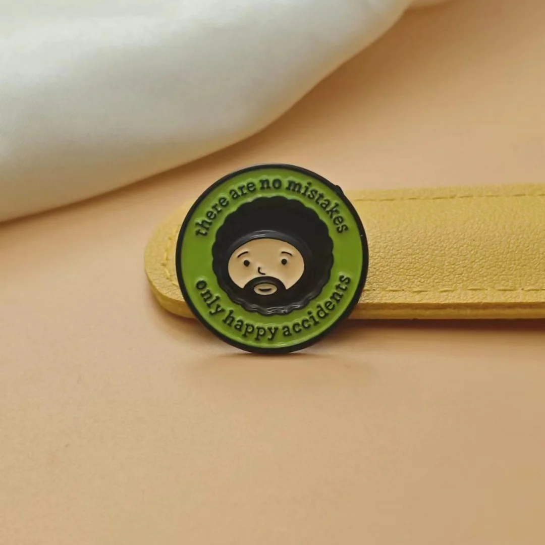 Detalle del pin para complementar trajes y mochilas