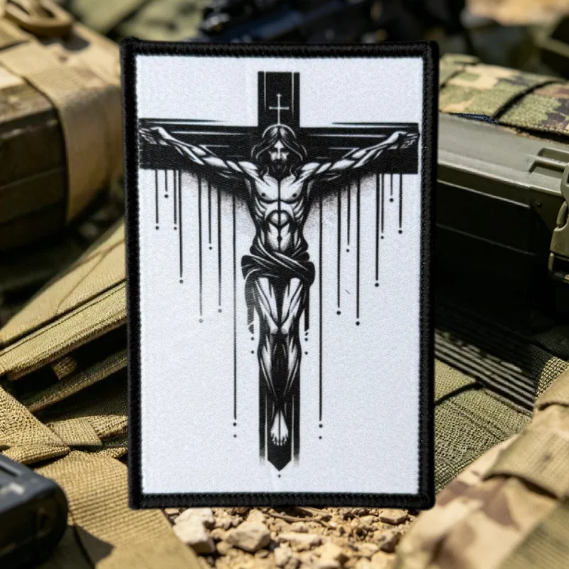 Parche táctico cruz cristiana con velcro para mochila y ropa - imagen 2