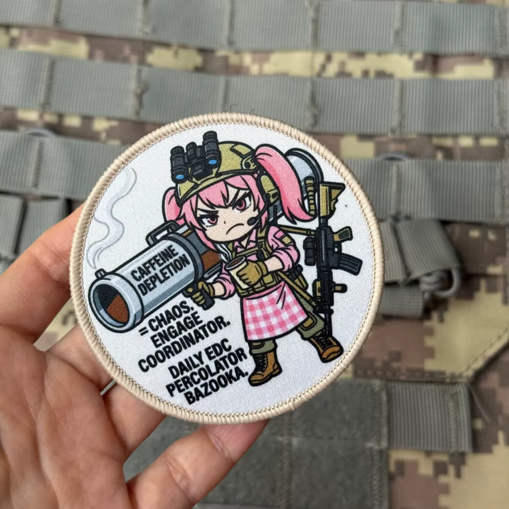 Parche táctico impreso chica bebiendo café – Velcro para ropa MOLLE - imagen 2