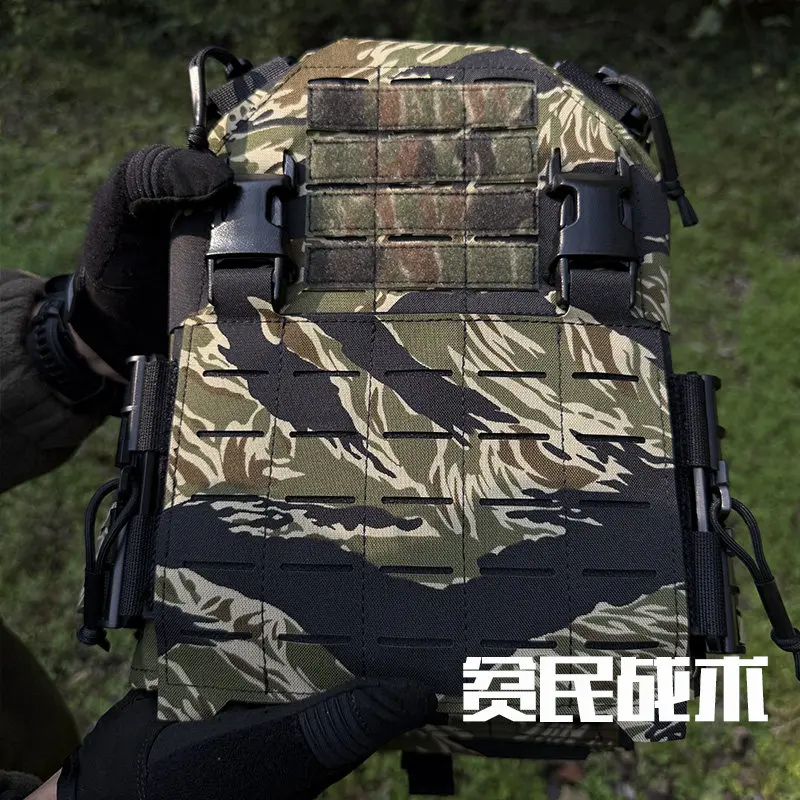 Chaleco táctico con protección frontal
