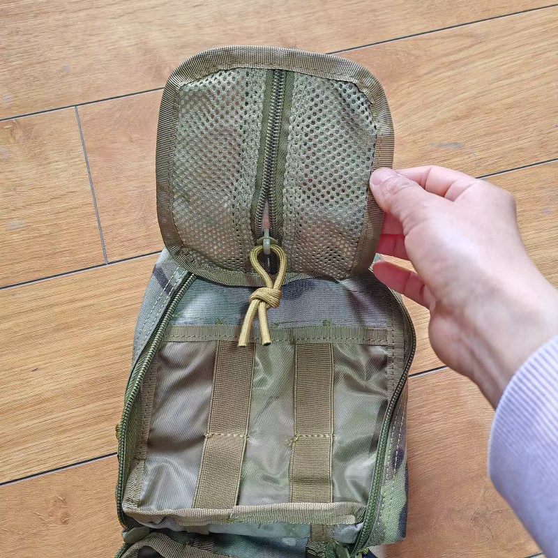 Detalle de la bolsa de accesorios