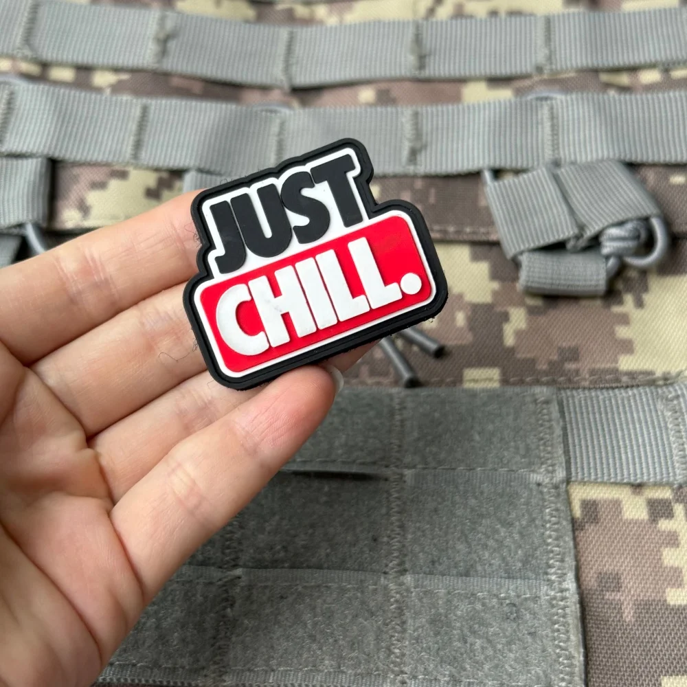 Parche táctico Just Chill de PVC con velcro para mochila - imagen 3