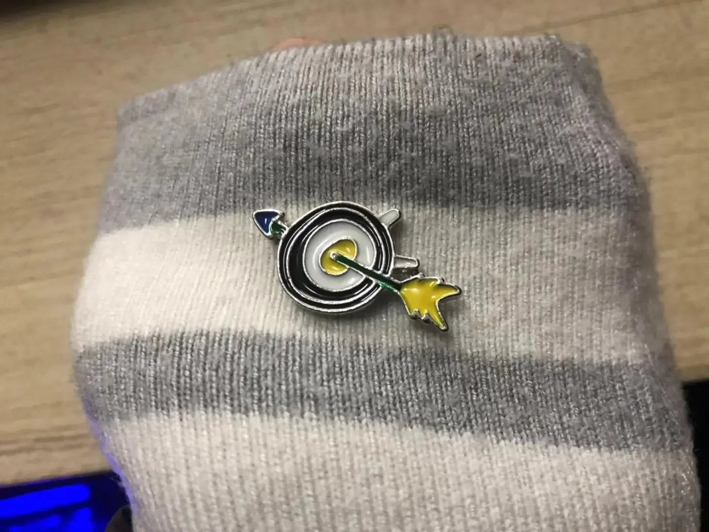 Broche de tiro con arco 2 piezas – Alfiler solapa y corbata lazo - imagen 2