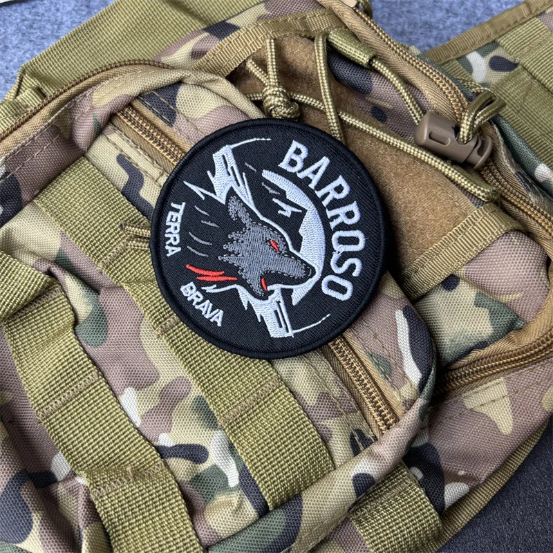 Parche táctico bordado lobo BARROSO con velcro para mochila - imagen 3