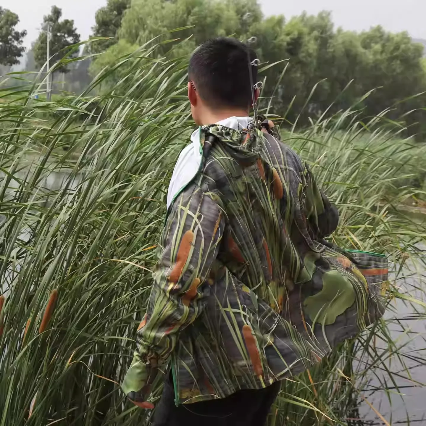 Sudadera outdoor ultraligera capucha cremallera – Protección solar hombre