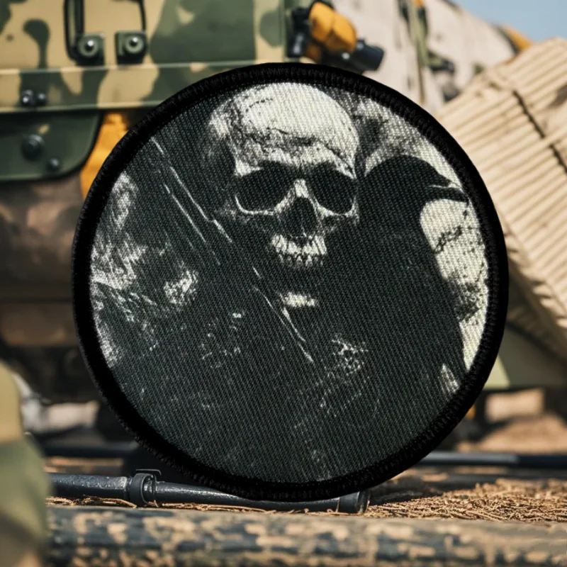 Parche moral táctico cuervo y calavera con velcro para mochila - imagen 3