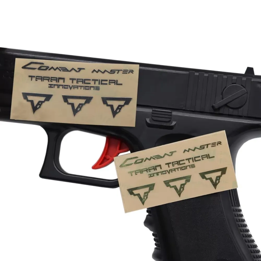 Pegatinas metálicas tácticas TTI G34 en acabado dorado