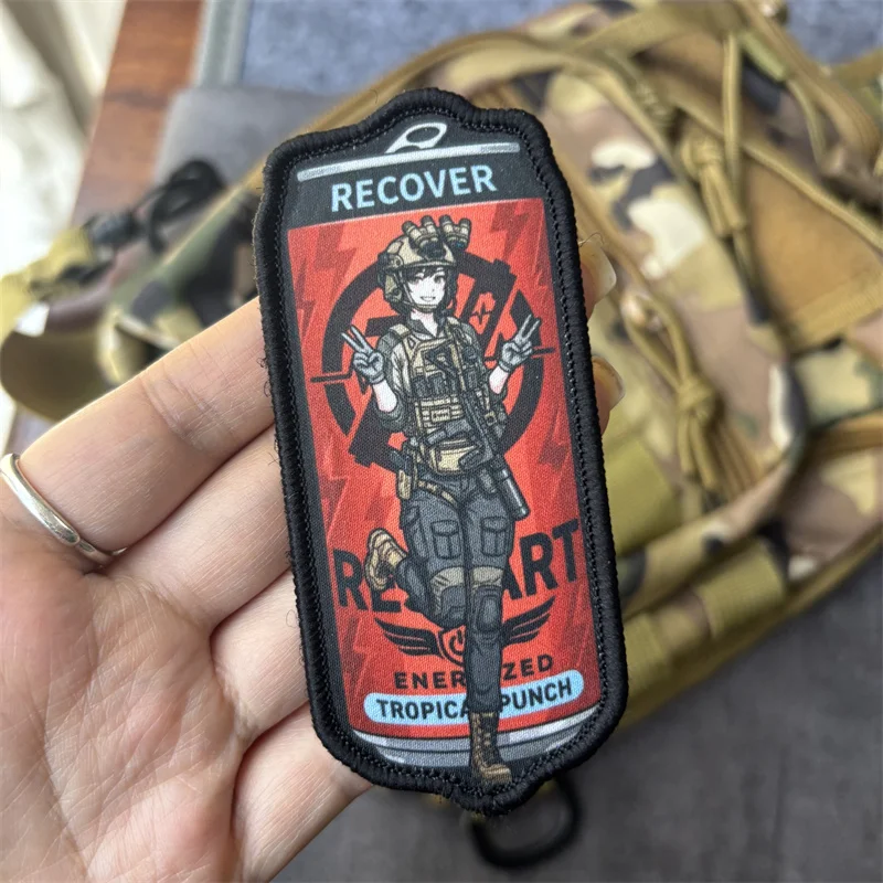 Parche táctico Recover Beverage Girl – moral y velcro para ropa - imagen 3
