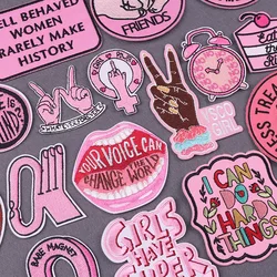 Parche bordado rosa a rayas termoadhesivo para mochila y ropa