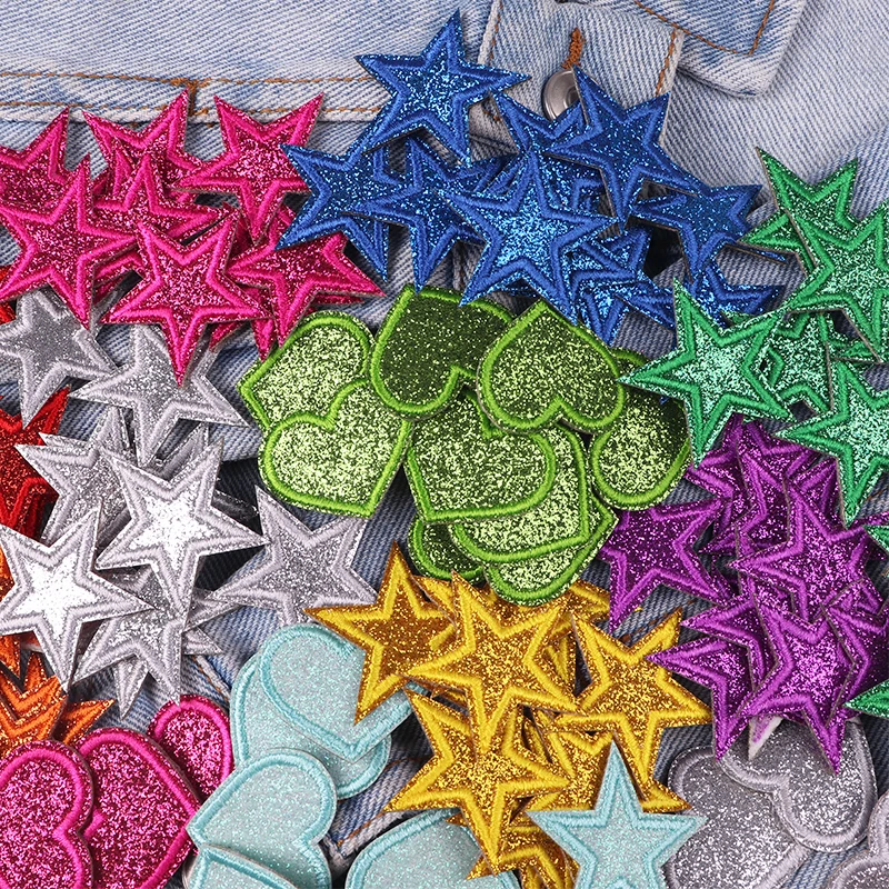 Posibles combinaciones de corazones y estrellas sobre vaqueros