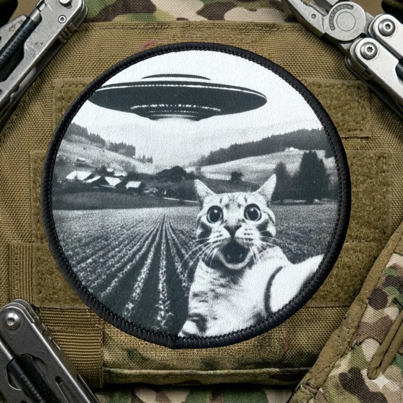 Parche táctico bordado OVNI gato con cierre velcro para mochila - imagen 3