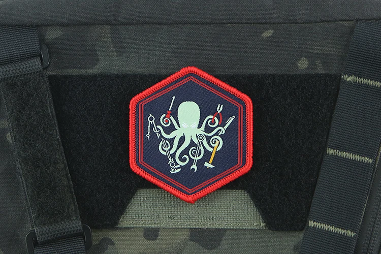 Parche bordado de pulpo con detalle de bordado resistente