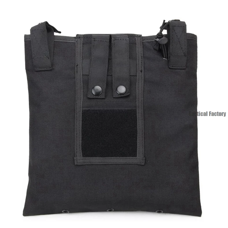 Bolsa táctica plegable en uso real con equipo de caza