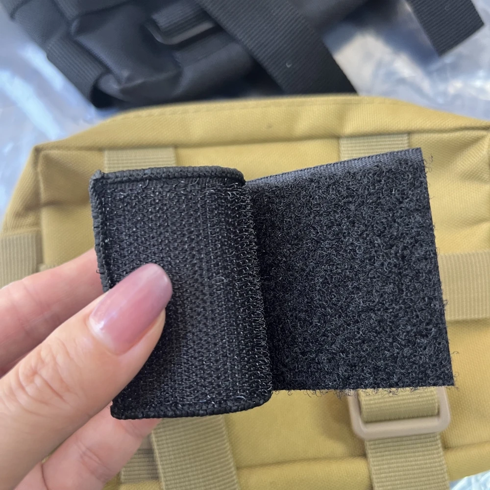 Parche táctico Pew con acabado para fijación rápida