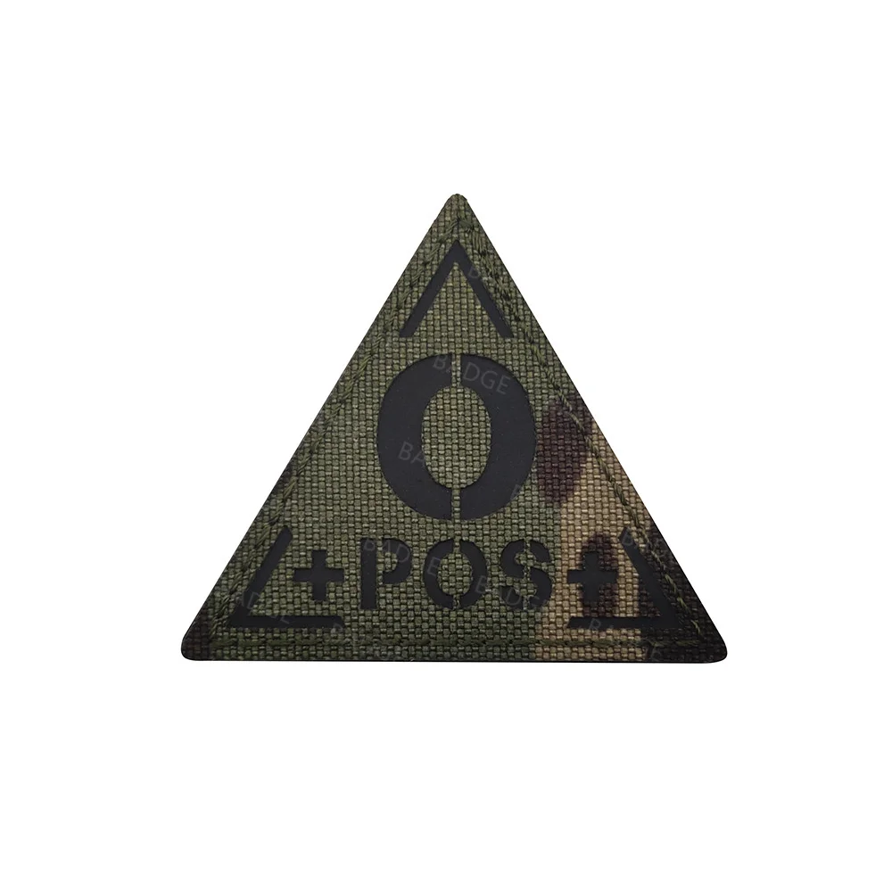 Parche tipo sanguíneo triangular reflectante – Velcro táctico - imagen 2