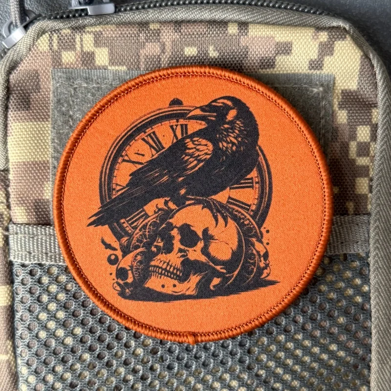 Parche táctico calavera de cuervo con gancho y bucle - imagen 2