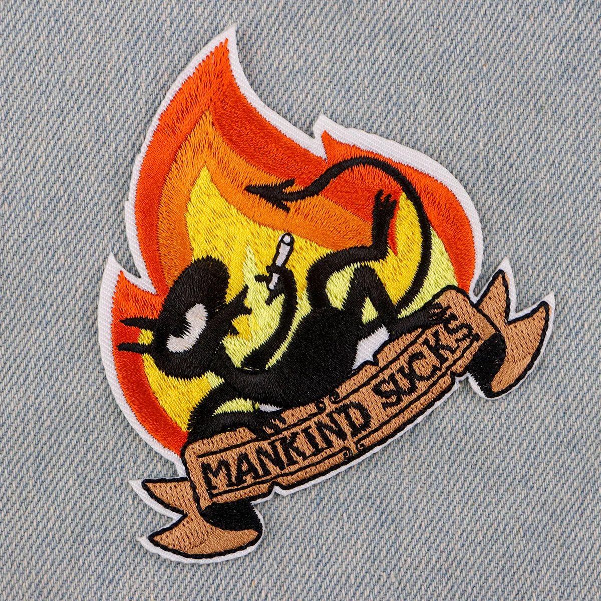 Parche termoadhesivo MANKIND SUCKS – Bordado para ropa táctica - imagen 3