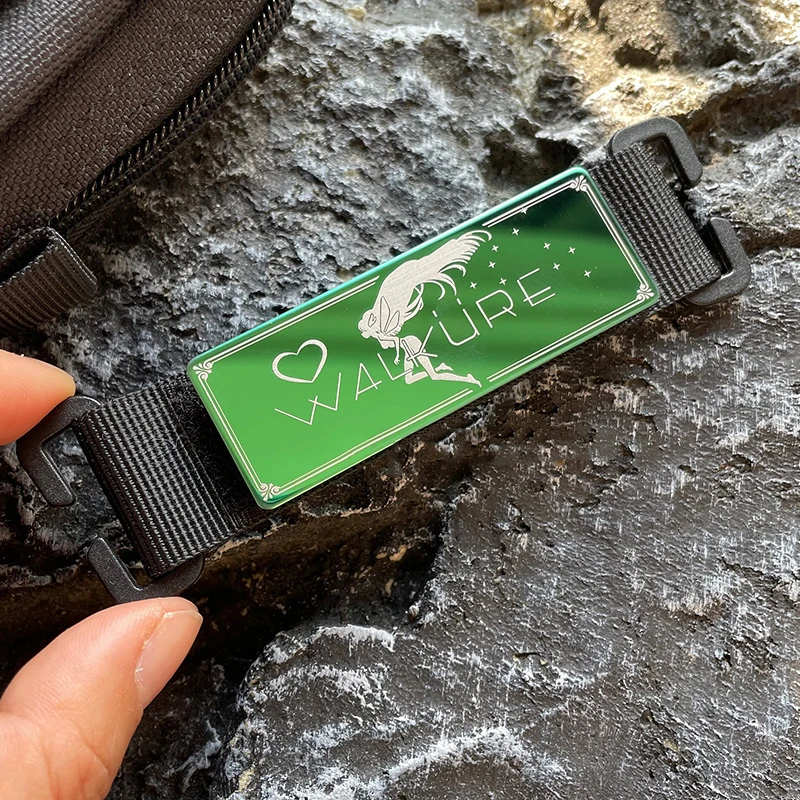 Parches en diferentes mochilas y bags