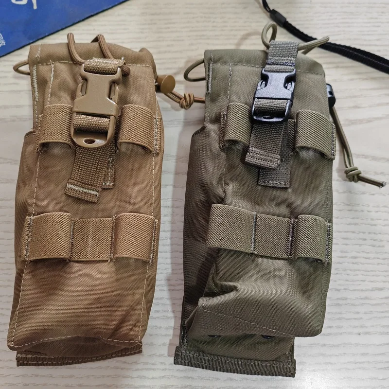 Chaleco para exteriores con bolsa para radio en entorno outdoor